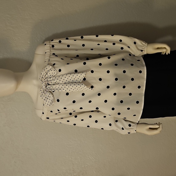 RILEY & RAE Black and WhitePolka Dot Bow Off-Shoulder Coquette Top - Picture 3 of 8
